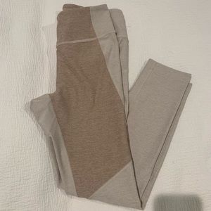 Outdoor Voices 3/4 Two-Tone Warmup Legging Desert/Oatmeal Small